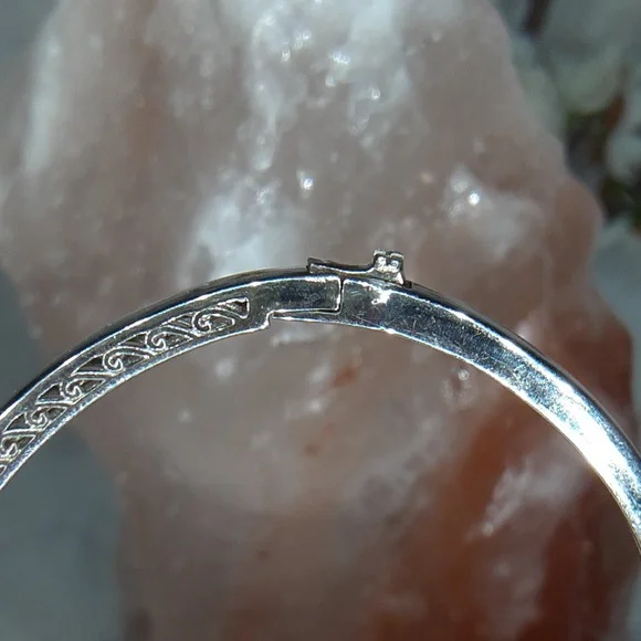 925 Genuine, Untreated Garnet Bangle. - Picture 6 of 11